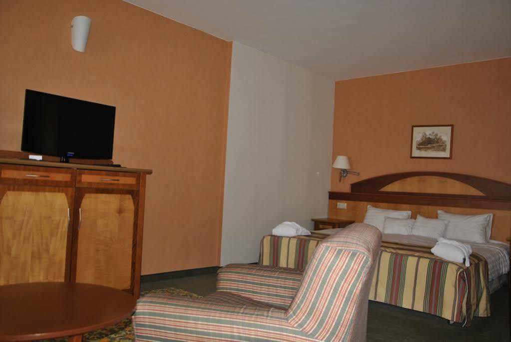 Vitalmed Hotel Шарвар Екстер'єр фото