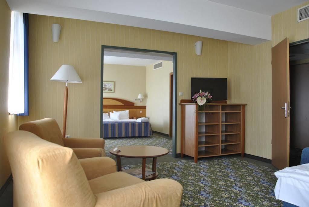Vitalmed Hotel Шарвар Екстер'єр фото