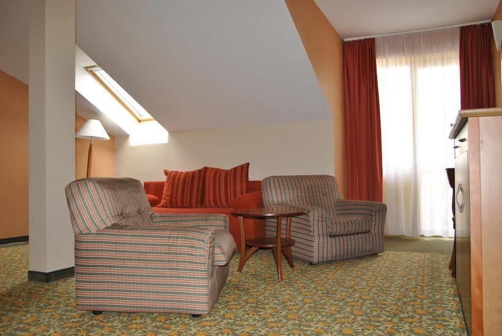 Vitalmed Hotel Шарвар Екстер'єр фото