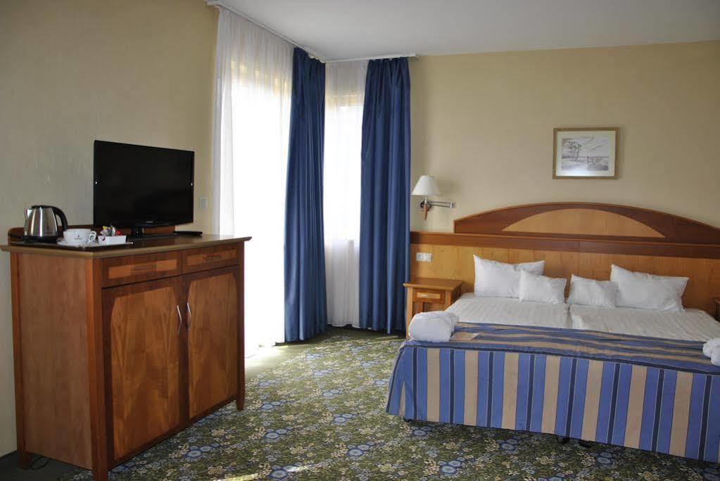 Vitalmed Hotel Шарвар Екстер'єр фото